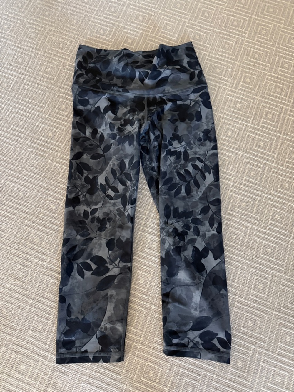 Old Navy women’s  Floral Cropped Leggings